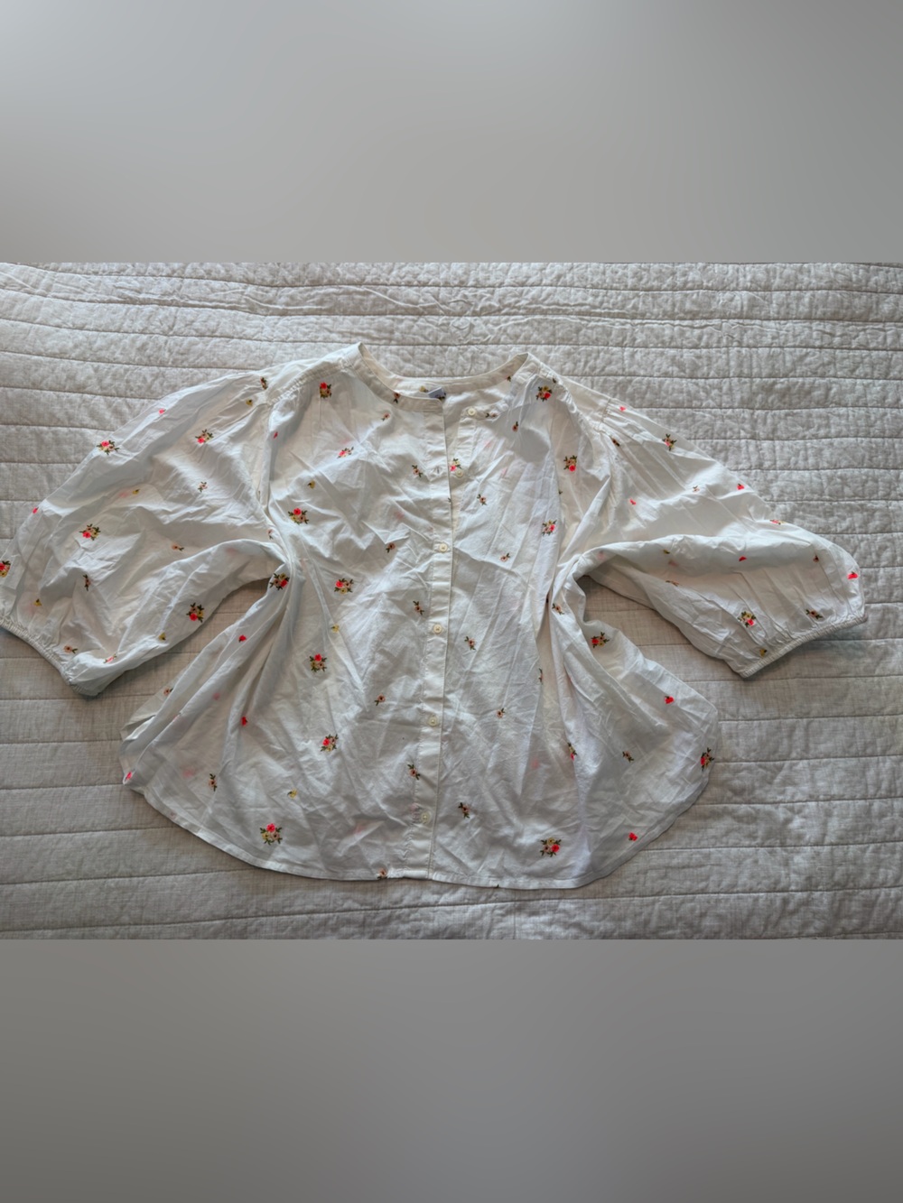 Old Navy White Top with Navy Blue Label